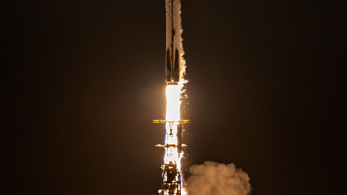 Запуск новой ракеты Falcon 9 с 28 спутниками Starlink