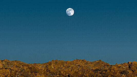 Последняя полная "Холодная Луна" 2025 года: захватывающие фотографии