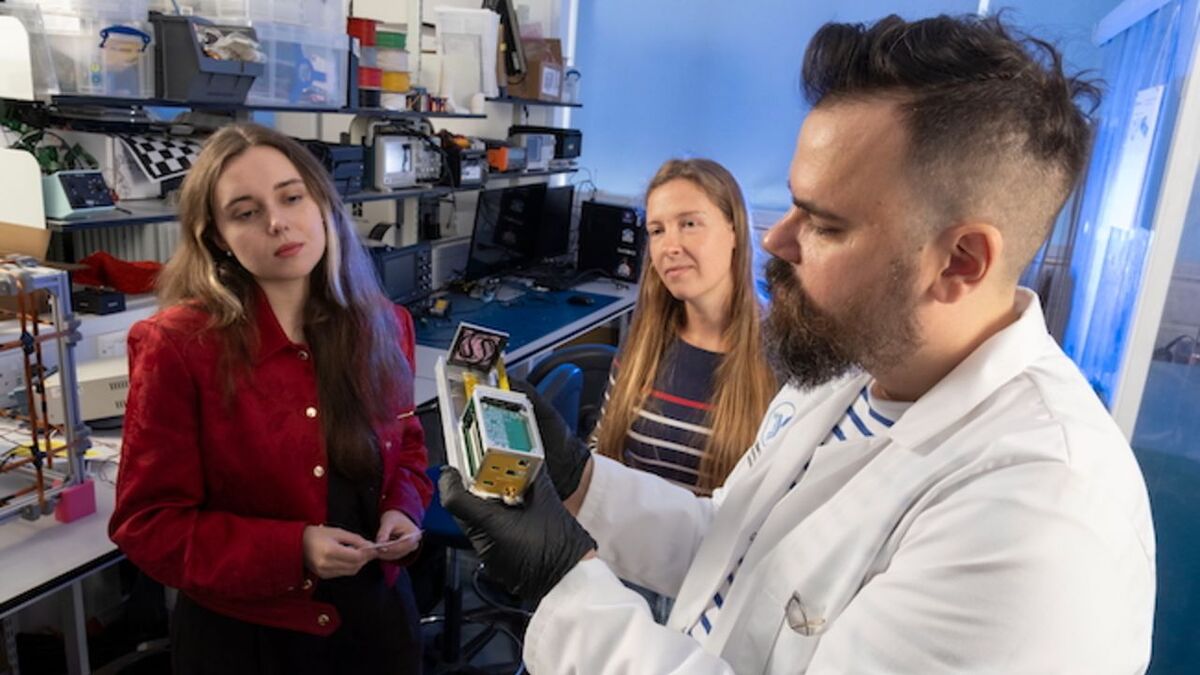 Уникальная Мода: Одежда, Реагирующая на Радиацию