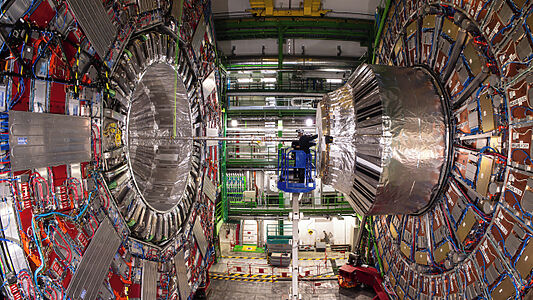 На Большом адронном коллайдере доказали, что ранняя Вселенная была «супом»