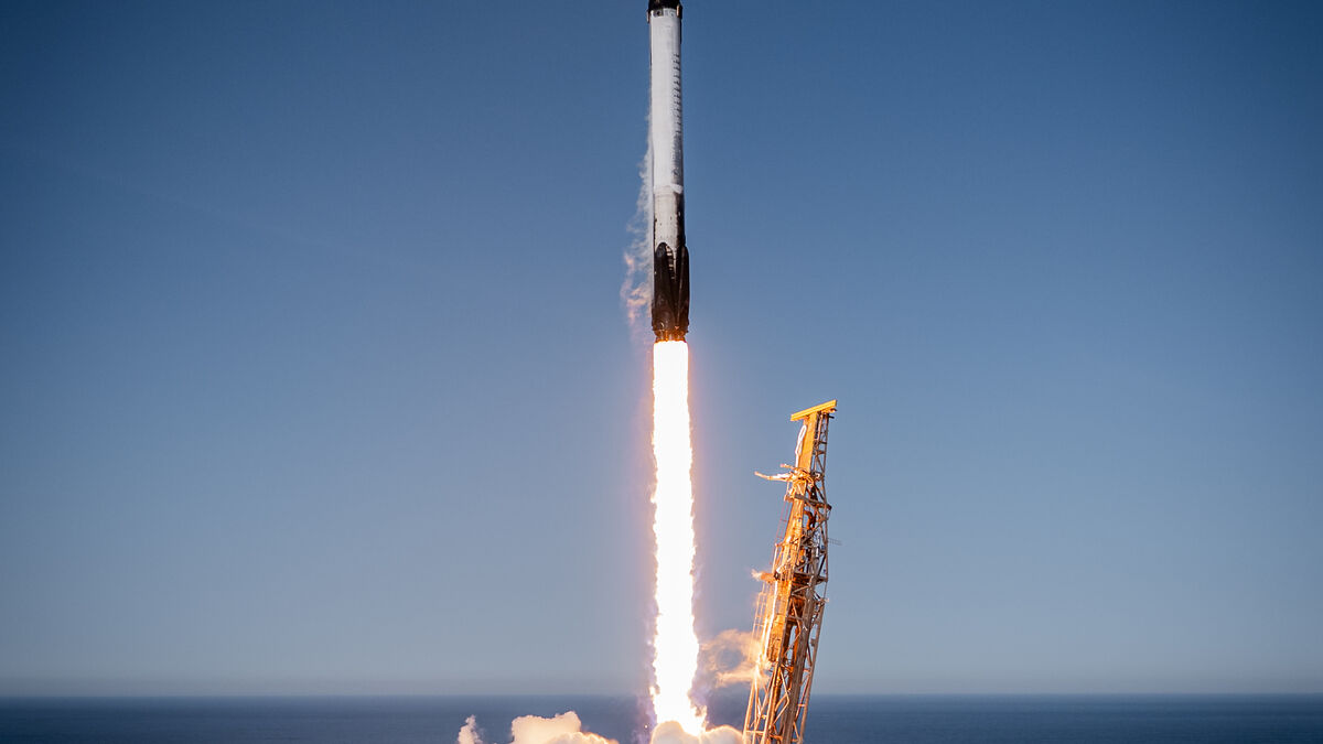 Двухдневный космический марафон SpaceX: более 50 спутников Starlink выведены на орбиту с двух побережий