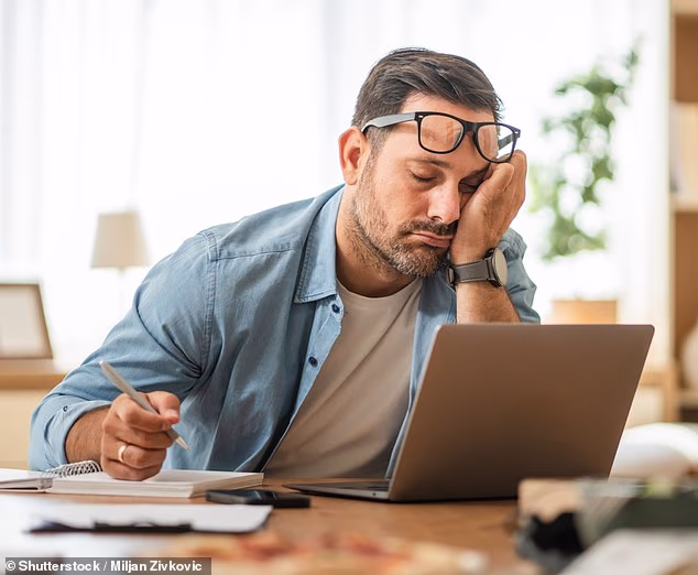 Трудоголик 2.0: почему ИИ не облегчил нам жизнь, а загрузил работой до предела