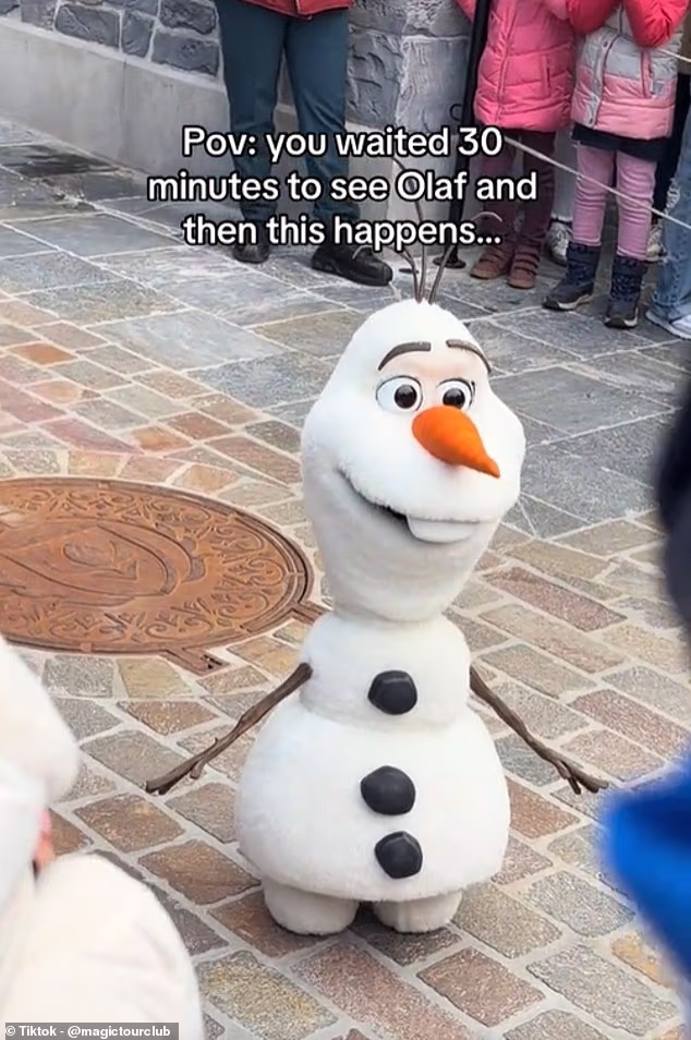 «Олаф, очнись!»: новейший робот-снеговик Disney рухнул на глазах у детей в первый же уик-энд работы