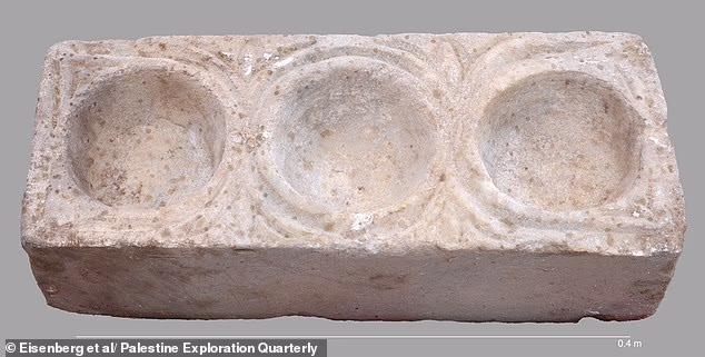 Три масла вместо двух: редчайшая мраморная находка в Израиле заставляет переписать историю крещения