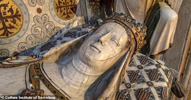 Королева-монахиня: спустя 700 лет ученые вскрыли гробницу одной из самых могущественных правительниц Европы