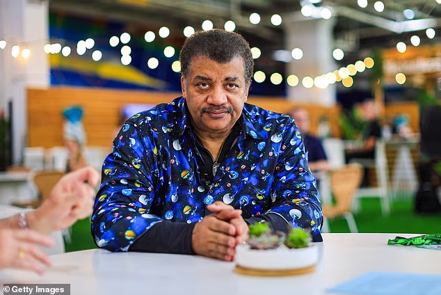 «Покажите нам пришельца!»: Нил Деграсс Тайсон бросил вызов Пентагону после третьего слива секретных файлов об НЛО