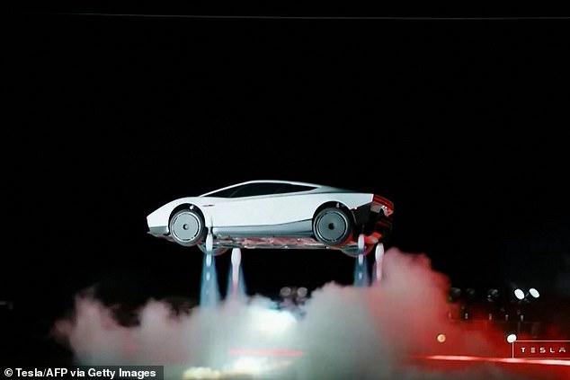 Летающий Tesla Roadster: Маск показал машину, которая ездит вверх ногами и прыгает как ракета