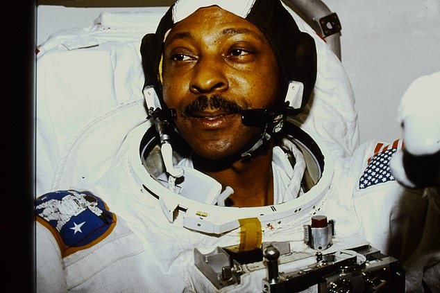 Астронавт NASA заявил, что верит в инопланетную жизнь, и предупредил о возможном военном столкновении в космосе